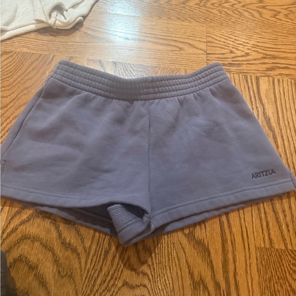 aritzia shorts xs. my daughter barely wore them